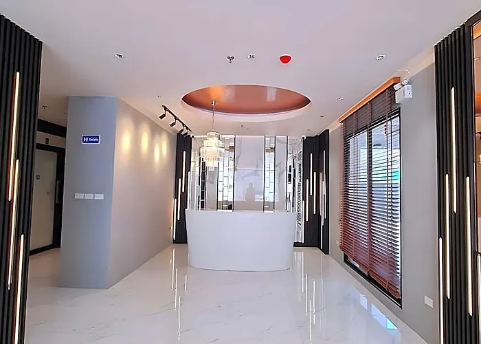 Hotel The Neuf Ratchada 3*