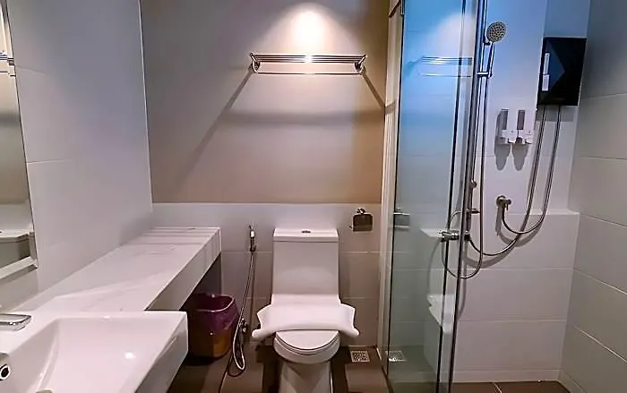 Hotel The Neuf Ratchada 3*